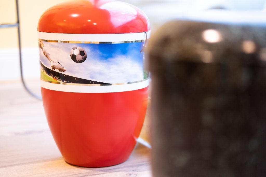 Personalisierte Urne von Bestattungshilfe Düsseldorf